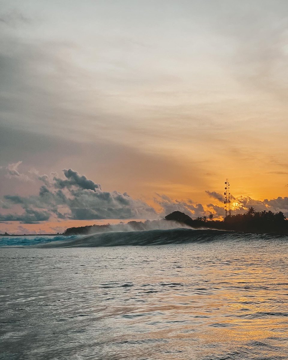 seasonparadise_'s tweet photo. Cokes at Sunset π
.
#seasonparadise #thulusdhoo #islandlife #cokessurfbreak #homebreak #surfphotography #surfing #surfdestination #memories https://t.co/AtdywfHMOW