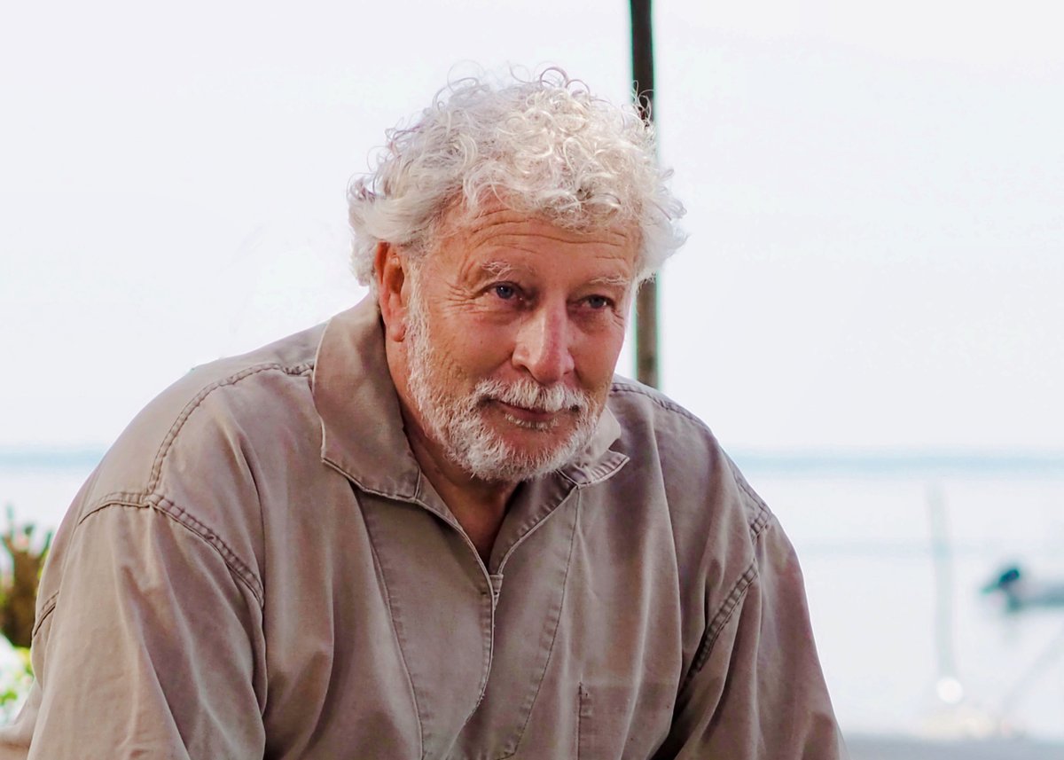 🆕 Samedi à 15h40 sur <a href="/F3Aquitaine/">France 3 Aquitaine</a>, Joël Dupuch vous invite pour la 1ère fois « Chez Joël » 
Le bassin d'Arcachon pour décor, une table plantée dans le sable, chaque semaine, Joël Dupuch, ostréiculteur et figure du Cap-Ferret, accueille un.e artiste et des invités néo-aquitains.