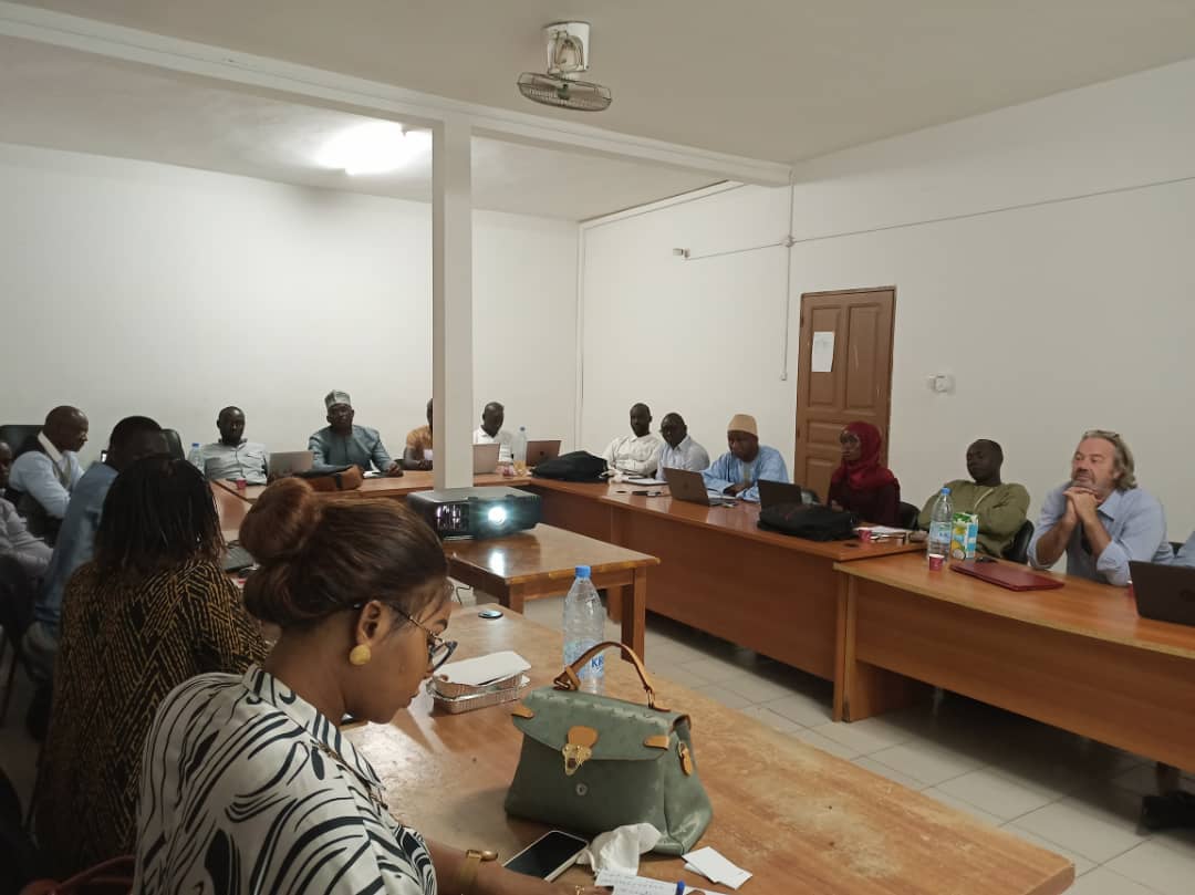 ArdFatick's tweet photo. Première rencontre du comité de pilotage à la salle de réunion de l’ARD pour le lancement des activités de la 4e Edition SENSOL 2023 sur le thème Efficacité Energétique, levier d'accès à l'Energie pour les territoires . https://t.co/OFdtojihiV