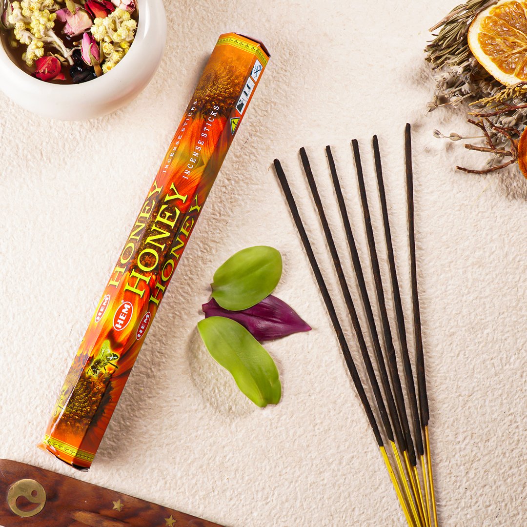 Hem Bal Aromalı Çubuk Tütsü

Doğal bir yapısı bulunan Hem Bal Kokulu Çubuk Tütsü, amber ve bal kokusuna sahiptir.🍯🐝

#sağlıklıyaşam #hemtütsü #rahatlama #enerjitemizliği #ayurveda #bal #baltütsüsü #tatlı #tütsü