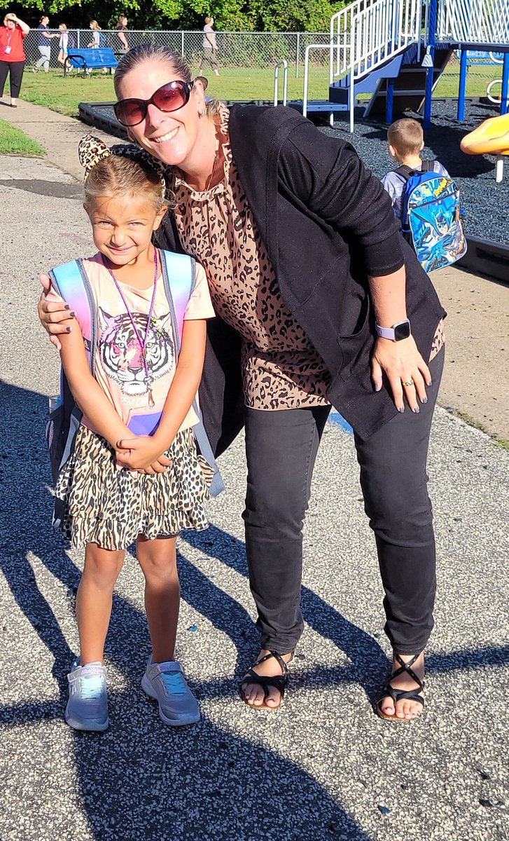 MB_Klesh's tweet photo. Hannah was super excited she matched her teacher with animal print today! ❤️🐯
#HappyHannah
#WhitmanSmilesandShines
#kindergarten 
@HerrAndersonWT 
@DeneanChiumento https://t.co/zHwORje1gw