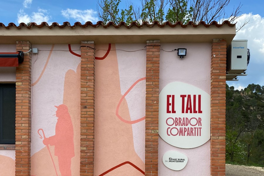 BcnAgraria's tweet photo. 🥩#ElTall, la sala de desfer del #ParcRuralM, engega la tardor amb un nou curs de manipulació càrnia per a ramaders i pastors.
Si vols conèixer tots els detalls, llegeix la notícia!👇
https://t.co/Vr1OnH0NTK
#FormacióAgroalimentària #RamaderiaExtensiva #BCNSmartRural https://t.co/5SvxtJFHjC