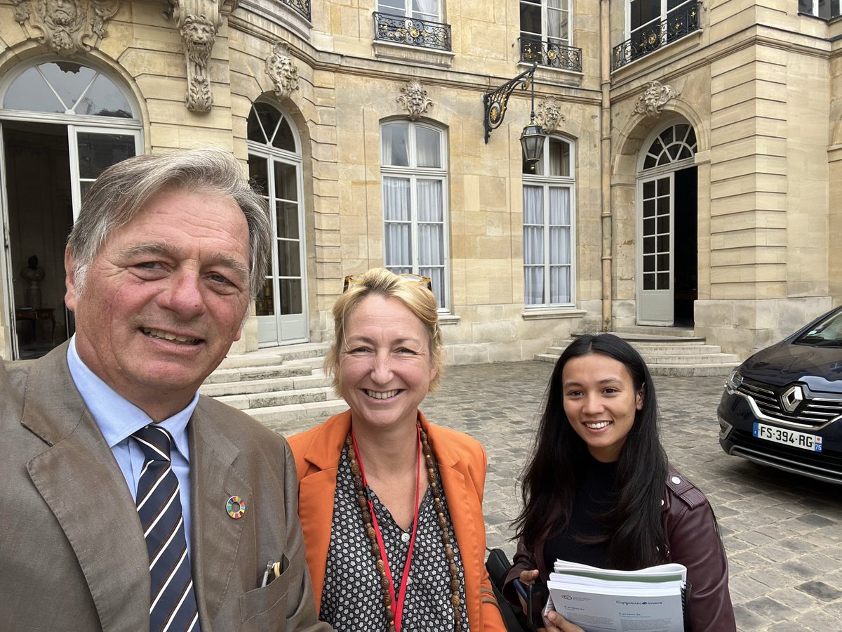 CIsaacSibille's tweet photo. ✅ Travail en équipe avec @carinefrappa !
⤵️ Sortie de Matignon où nous étions reçus pour échanger sur la Prévention en santé ! https://t.co/dzhei0Rouq