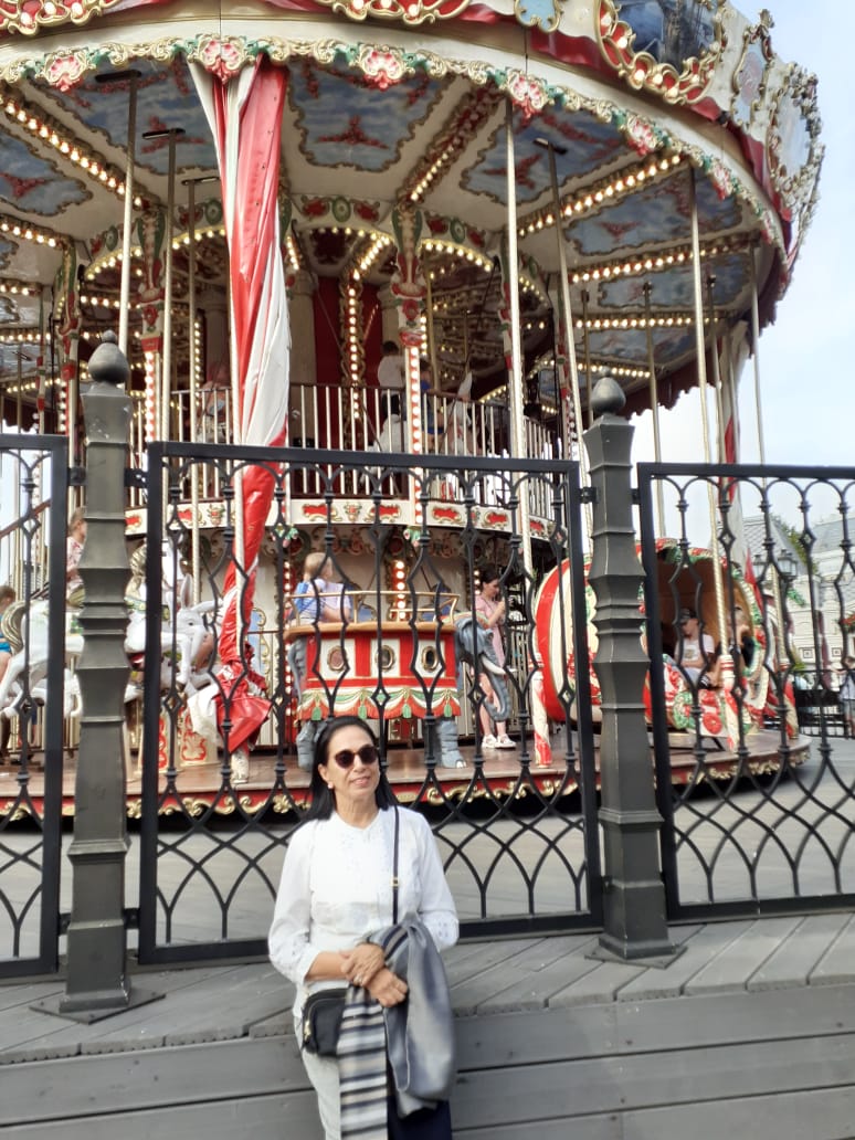 BawaHemi's tweet photo. Enjoyed every minute of my trip to #Moscow. From picturesque monuments, to St. Basil’s Cathedral, and #DreamIsland, an amusement park, full of fun and frolic- this gorgeous #historiccity, has my heart! https://t.co/B5NUBBpdOZ