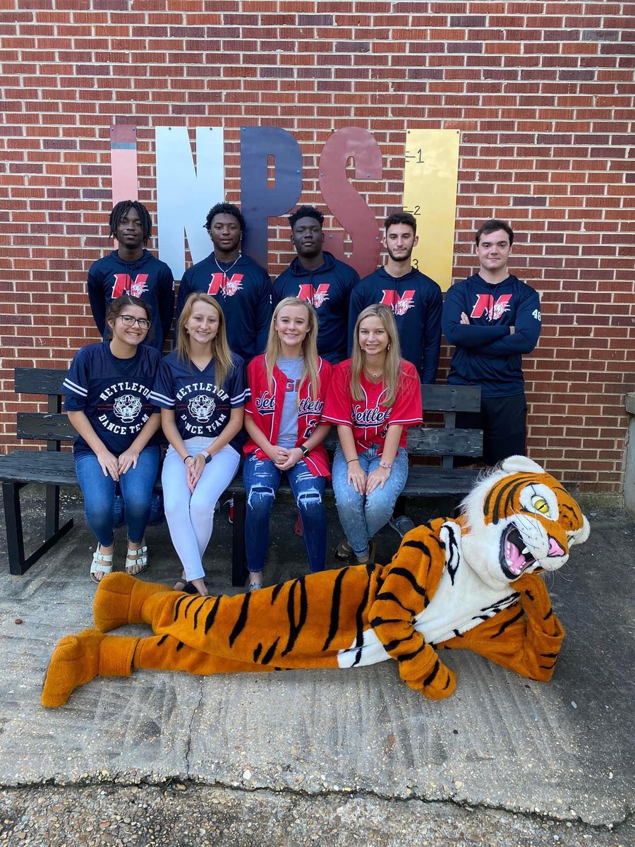 Nettleton_Prim's tweet photo. Good Morning, @Nettleton_High Tigers! We wish you the best in your game tonight against Saltillo! NPS loves you! ❤️🐯💙 #riseabove https://t.co/kglPKZvijK