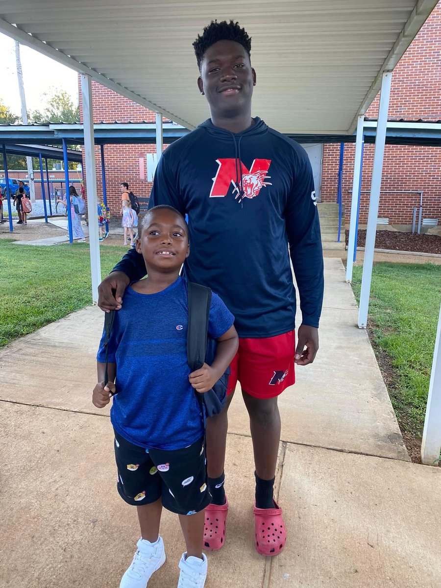 Nettleton_Prim's tweet photo. Good Morning, @Nettleton_High Tigers! We wish you the best in your game tonight against Saltillo! NPS loves you! ❤️🐯💙 #riseabove https://t.co/kglPKZvijK