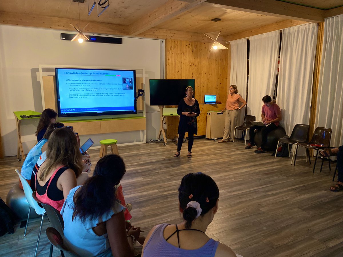 What’s the role of #knowledge and #researchers in the development of #water policies? How to communicate to policy audiences, and how to develop a policy brief? @nuriahmora <a href="/Juliamarfer/">Julia Martinez</a> @dustingarrick guide us through these and more questions on #science #policy communication