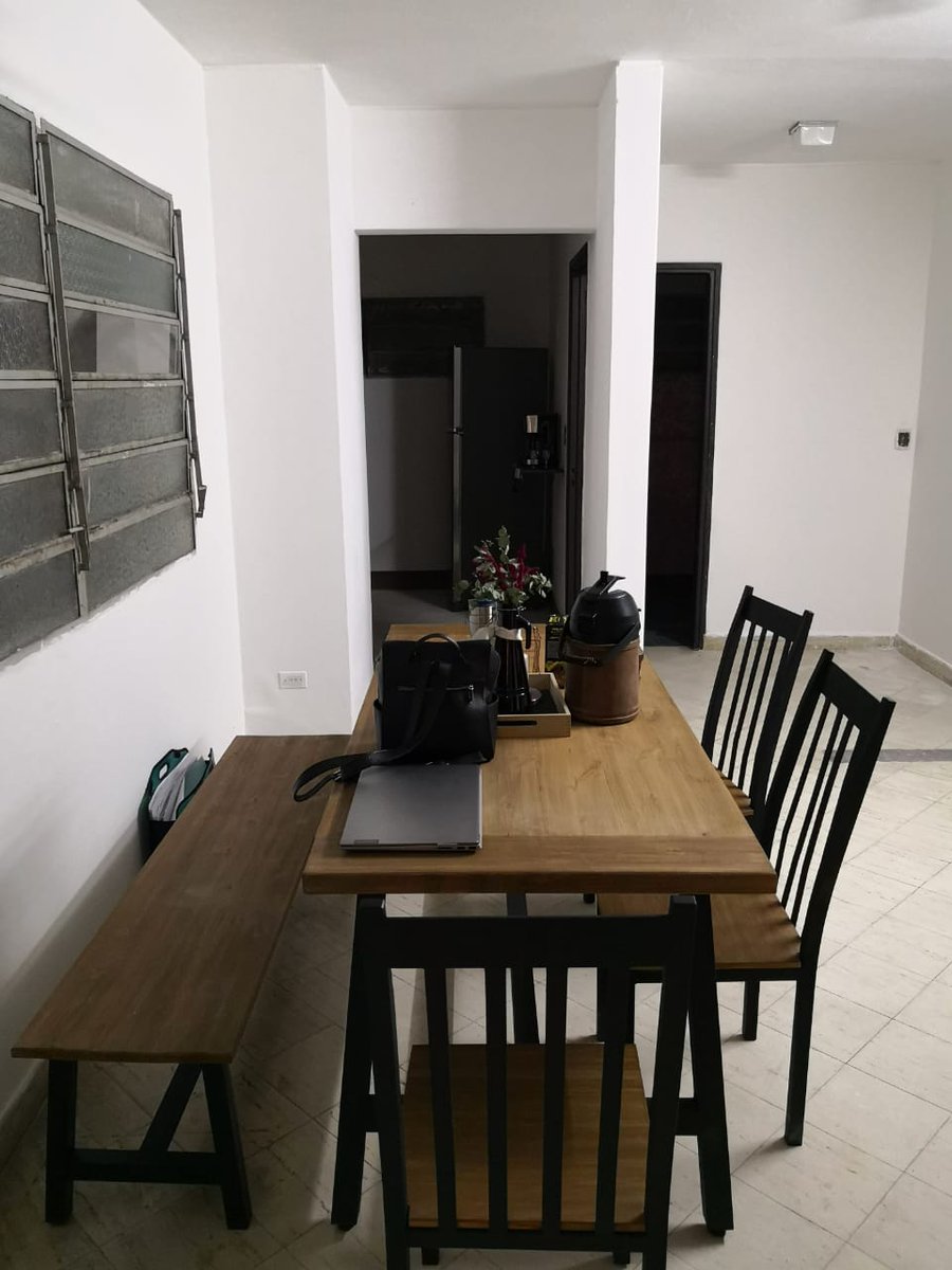manolofg94's tweet photo. VENDO POR VIAJE
-Juego de comedor estilo industrial
-Juego de sillas para exterior, de símil ratan
-Anafe de 4 hornallas a gas, empotrable

Favor rt! https://t.co/2qPXz0dd15