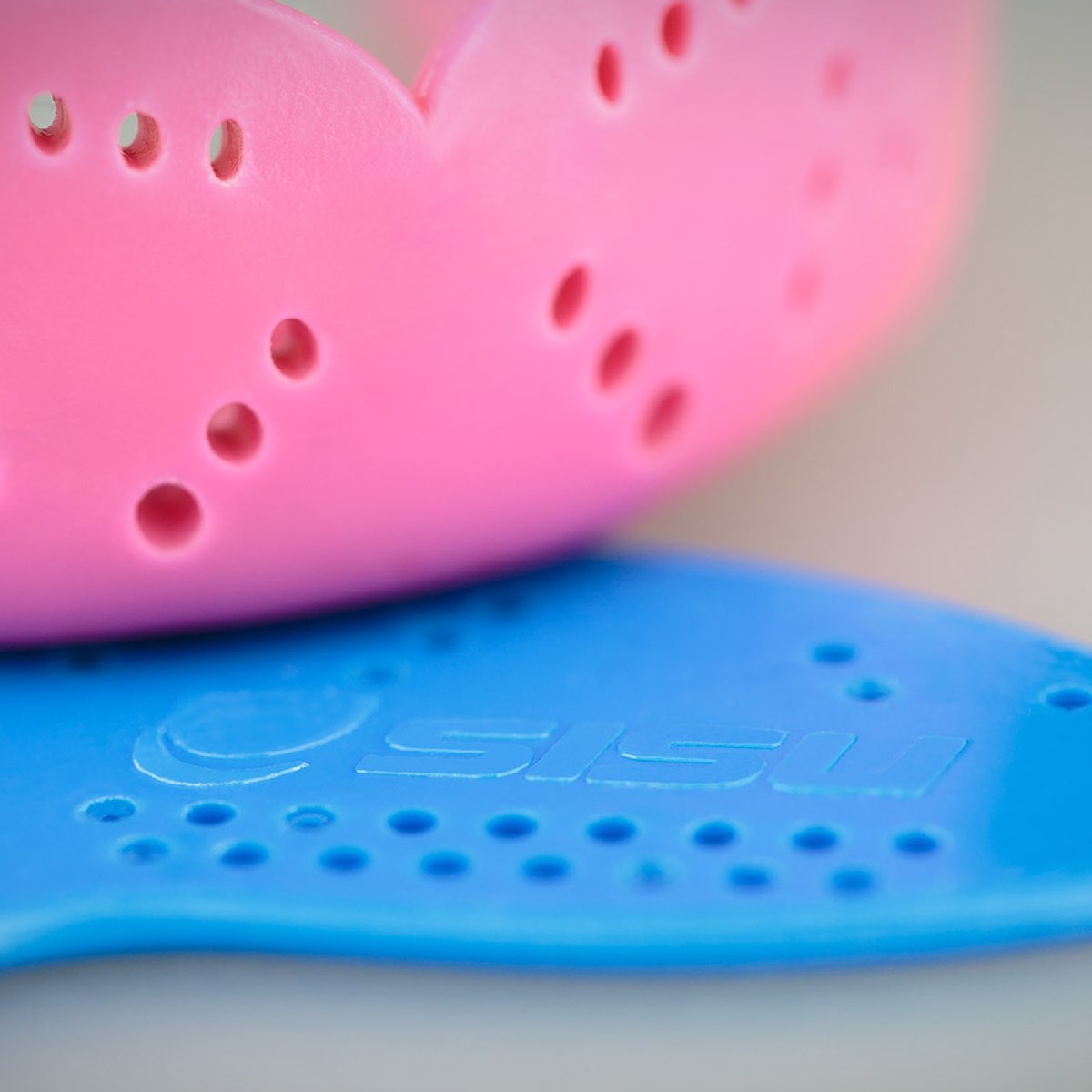 Are you interested in finding out how our custom-fit mouthguards can be both thin and highly protective? Visit sisumouthguard.com or send us a DM!

#mouthguard #sports #sportsgear #teethprotection #fallsports