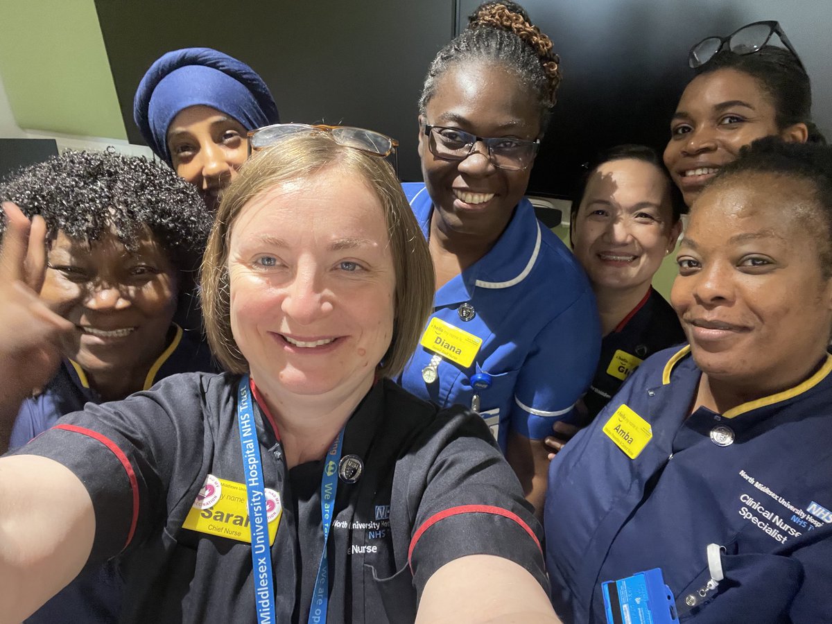 SarahHa88622902's tweet photo. Lovely to be able to give ⁦@NorthMidNHS⁩ nurses and midwives badges today #proudchiefnurse #TeamNorthMid https://t.co/6JsvysyXja