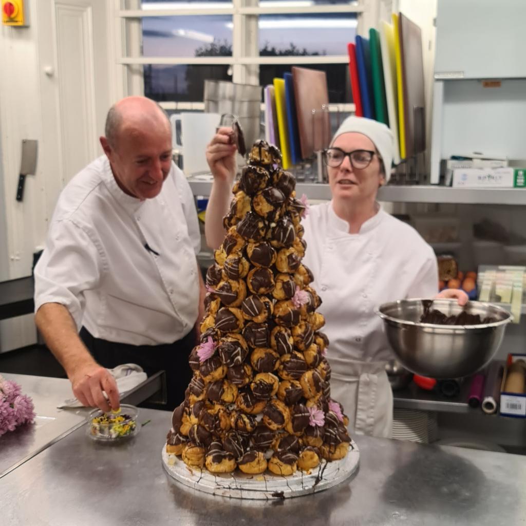 barrymward's tweet photo. @SeanMoncrieff Got hitched 2 weeks ago in Dún Laoghaire and had this amazing croque-en-bouche instead of a traditional wedding cake.
It was a huge hit!
Thanks to Alan and his team at the #RIYC for the work and effort that went into putting this together.
👏👏👏
@AMcLNgo https://t.co/aY5EVgJLGc