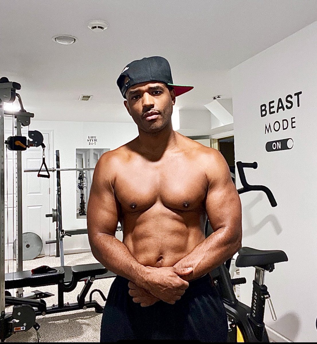 LarenzTate's tweet photo. Hello 47! Feels amazing! Grateful for another trip around the sun! Truly Blessed! Love! ❤️
#47 
#Virgo
#VirgoVibes
#BirthdayBehavior https://t.co/t00Q54j9g2