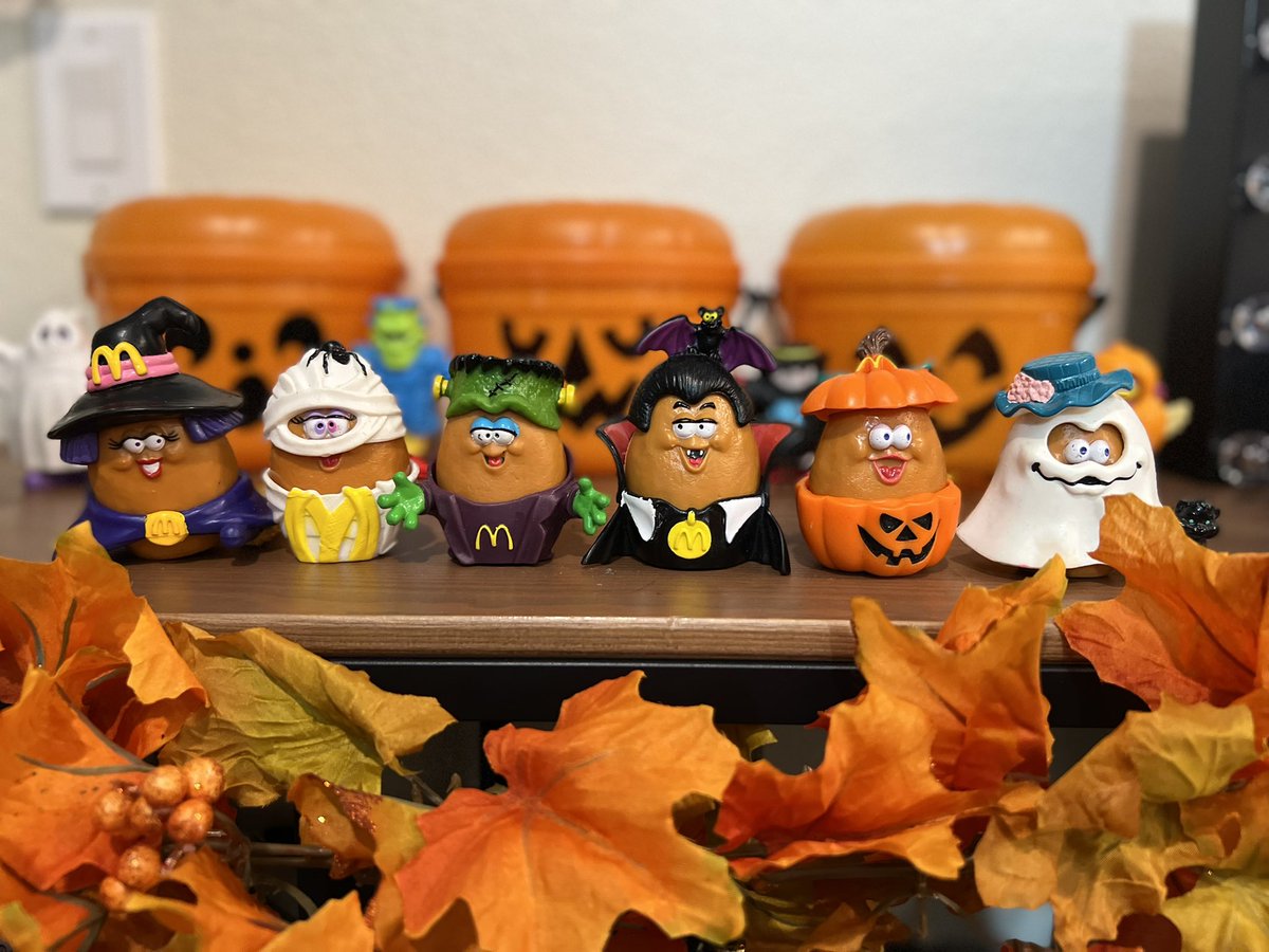 Even MORE important #Halloween decorations are now on display 😁🎃 #McDonalds #McNuggetBuddies