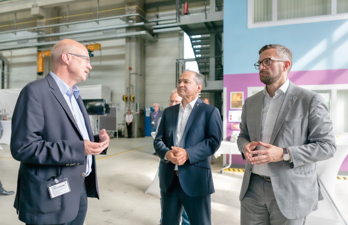 #IWUnews | <a href="/Fraunhofer/">Fraunhofer-Gesellschaft</a> baut mit dem <a href="/Hydrogen_Lab_GR/">Hydrogen Lab Görlitz</a> auf dem Siemens Energy Innovationscampus Görlitz eine international einzigartige #Forschungsplattform auf. (1/4)