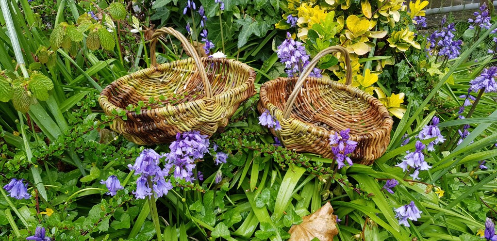 StFagans_Museum's tweet photo. Edrych am sialens newydd yn yr Hydref?
Rhowch gynnig ar un o'n cyrsiau #crefft #traddodiadol ni!
O #gerameg i waith #lledr, #enamlo a #cherfio llwyau - mae rhywbeth at ddant pawb!
Rhaid archebu lle ymlaen llaw! Sicrhewch eich lle nawr!
👉https://t.co/JuDXyclzi6 https://t.co/A1yum6MFPh