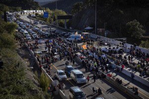 juristestgn's tweet photo. ‼️‼️‼️
Una bona, esperada i gran notícia!
El Jutjat 4 de Figueres ha ARXIVAT definitivament les causa derivada del tall de la Jonquera, en la qual companys i companyes de Juristes x República han defensat, de forma ALTRUÏSTA,  a 24 PERSONES.

Imatge de Jordi Play https://t.co/Qo0KWTseFY