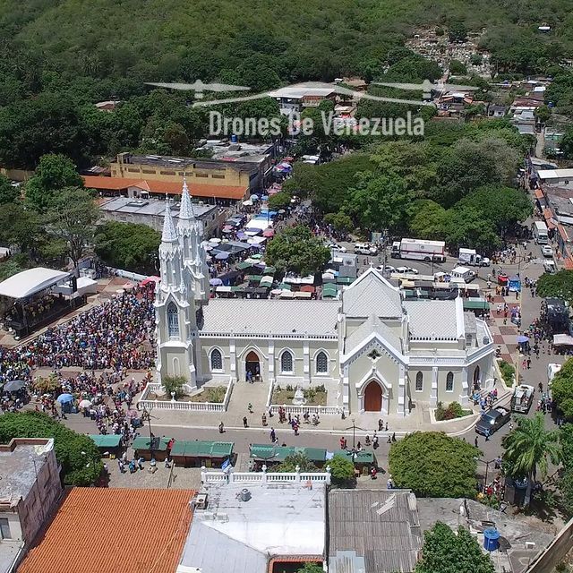 DronesDeVzla's tweet photo. #VirgenDelValle Patrona de Oriente . Virgen Del Valle https://t.co/c7Zff1u9Zf