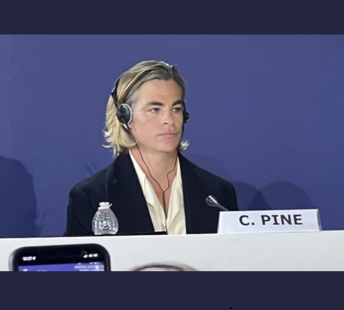 Just a glamorous person tweet media