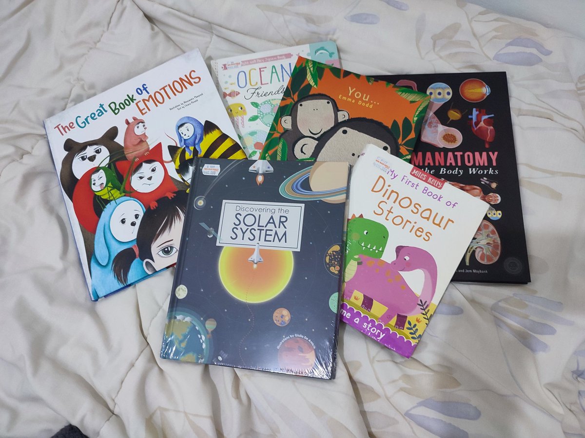 Mas_Teriii's tweet photo. Mantapp!! BBW @bbwbooks_id bikin kalaapp 😆 Aslina capek kukurilingan milih buku, terbayar tuntas dengan buku berkualitas 👍

Hatur Nuhun BBW
Taun payun kadieu deui nyaa 😁

#fotobbw #BARBUKBDG #bbwbandung #BBWTour2022 https://t.co/6idsiRhsPX