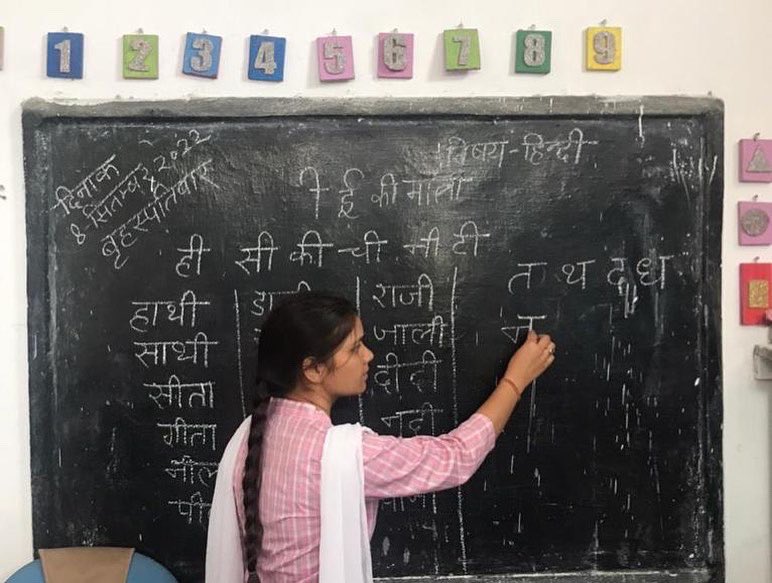 kusum_kanta's tweet photo. On the occasion of #InternationalLiteracyDay we kickstarted the Campaign of ‘Teach Uttarakhand’ with the aim to reach every school in the State to help enrich the education delivered. In our first phase we covered 5 government schools today. https://t.co/P59JpsRB4p