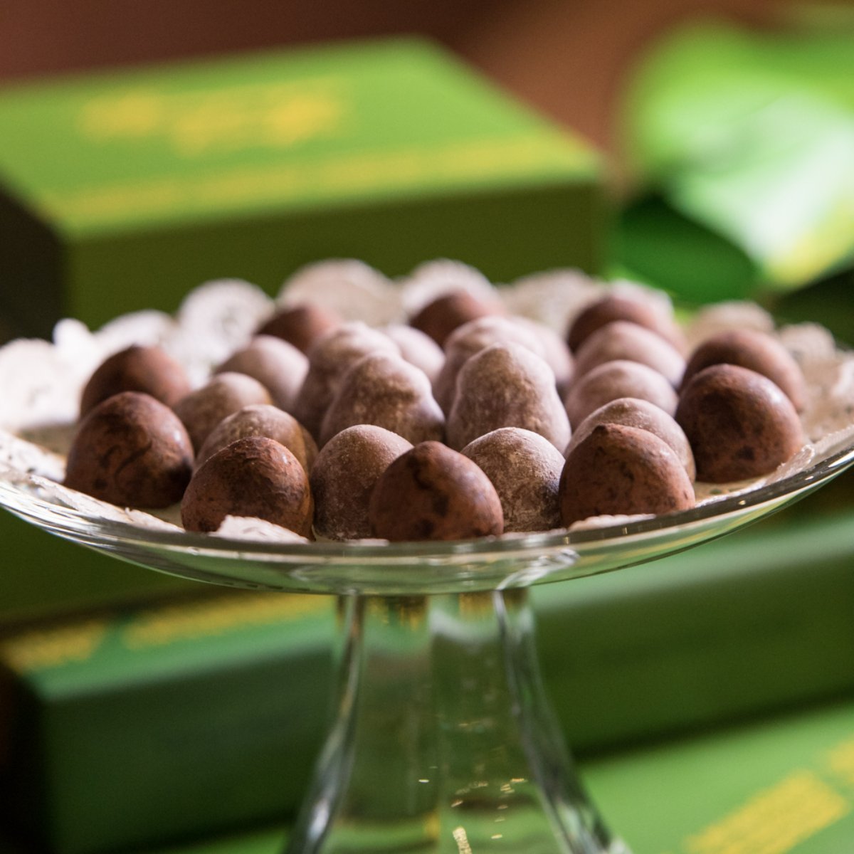 teuscherNY's tweet photo. Happiness starts with treating yourself to our famous champagne truffles. #ROCKCENTER #ROCKEATS #ROCKSHOPS https://t.co/nK7ioywOAP