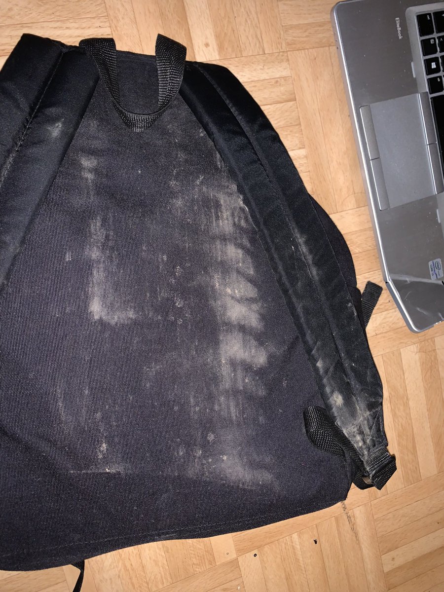 AshMZ93's tweet photo. non c'est une dinguerie mon daron il a roulé sur mon sac https://t.co/jBqSjTdoIS
