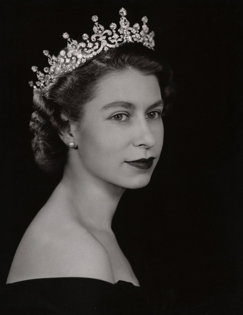 EVHewitt's tweet photo. 🖤 

#QueenElizabeth https://t.co/RIzu6HjMSR