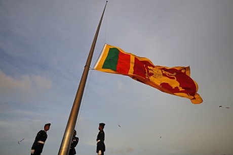 Update: President Ranil Wickremesinghe has instructed state institutions to lower the Sri Lanka flag tomorrow to mourn the death of Queen Elizabeth II, Head of the Commonwealth and Queen of Ceylon from 1952-1972. #PrinceCharles #KingCharles #QueenElizabeth