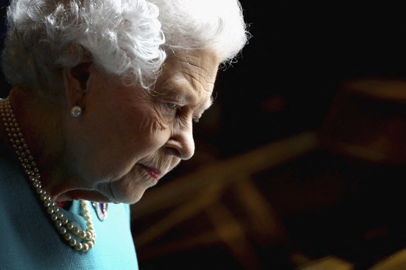 France_Dimanche's tweet photo. Elizabeth II : La reine d'Angleterre est morte !
https://t.co/sk03lNl0mb https://t.co/gnw60Coo8b