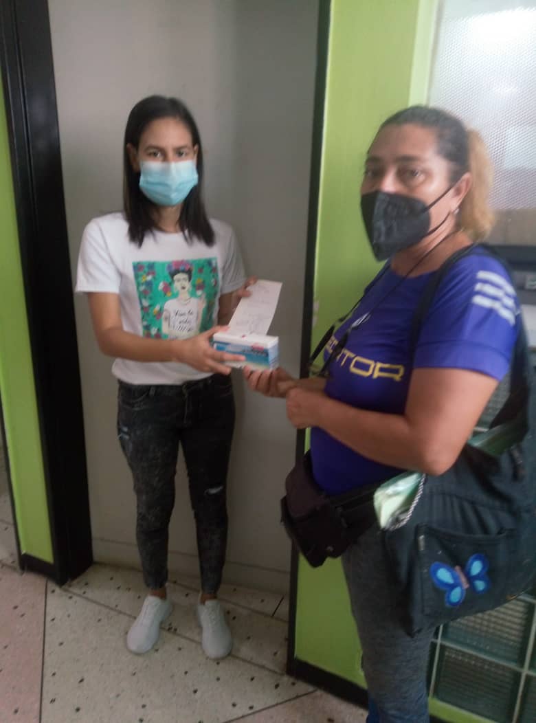 FarmaciasCVE's tweet photo. #ULTIMAHORA:Avanzamos en la consolidación del Servicio Farmacéutico Comunitario del @MinSaludVE,a través de las 450 #FarmaciasComunitarias que cubren 287 ASIC,para la atención de pacientes con enfermedades crónicas como diabetes,hipertensión,entre otras.#8Sept #JuntosPorUnLatido https://t.co/qZoccNoNUj