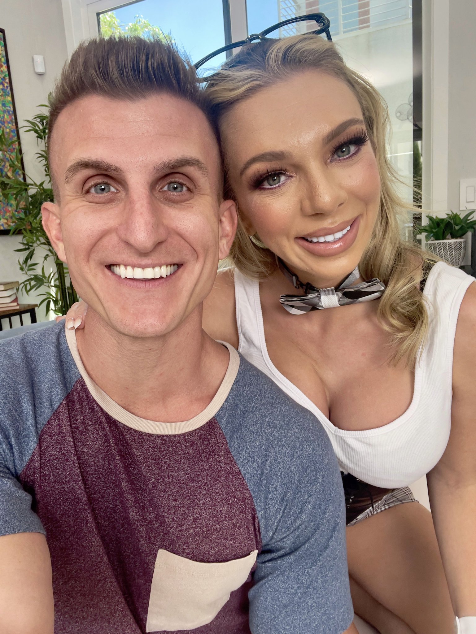 TW Pornstars - 1 pic. Oliver Faze. Twitter. 🤭Making A Mess!🤭 💦 OllliverherFazzzee 💦 ♥️