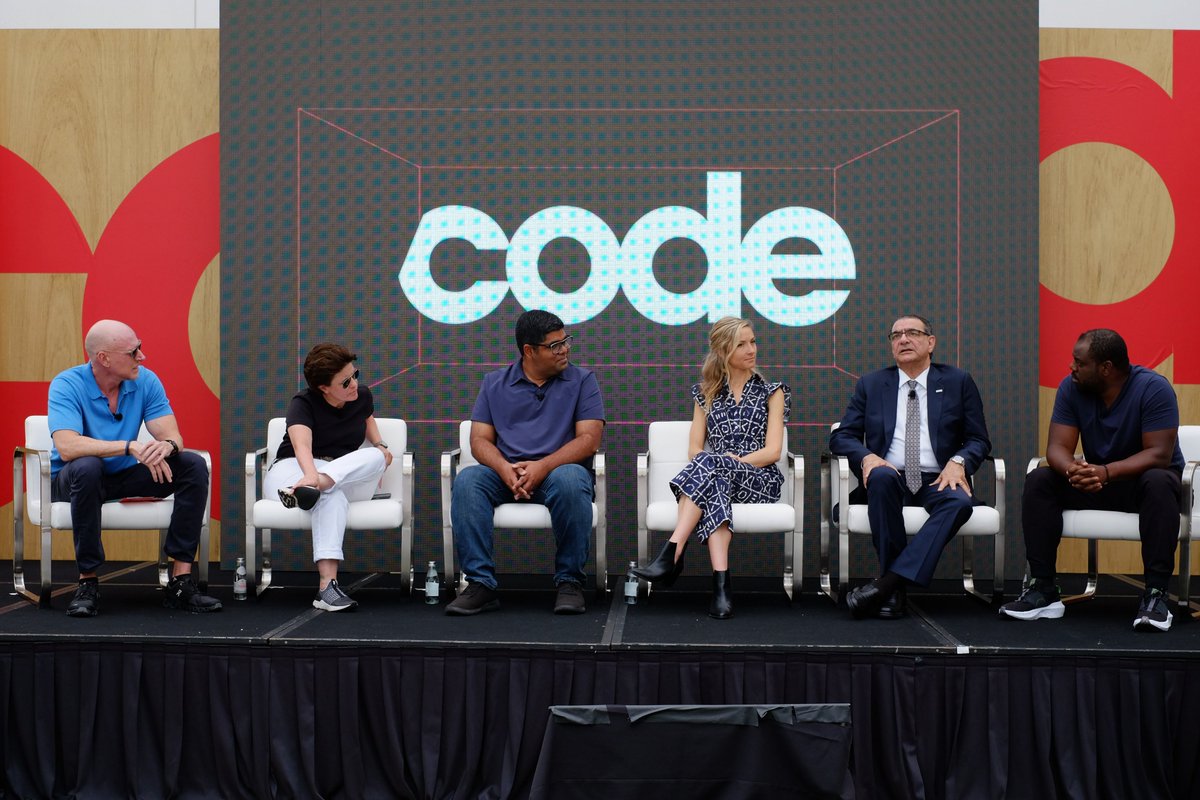 Wrapping up the last day at #CodeCon with a panel on sustainable cities. 

"It’s a bipartisan issue when your house is sinking,” as <a href="/vesta_earth/">Vesta</a> Co-founder and CEO Kelly Erhart so succinctly said.