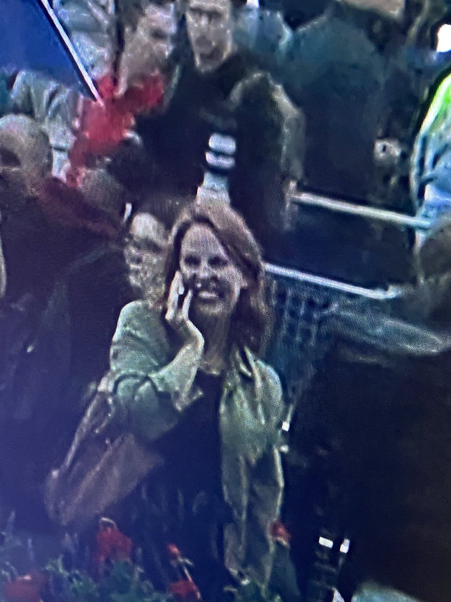 PHEBOX_'s tweet photo. Can #skynews please pan the camera away from this vile woman.
Laughing, smiling and waving during this awful sad time.

Disgusting. #QueenElizabeth https://t.co/gSLNyrz2V2
