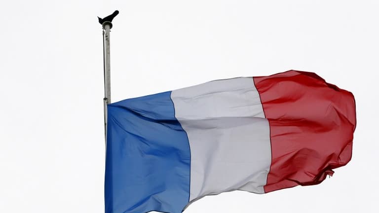 BFMTV's tweet photo. 🔴 EN DIRECT
Mort d'Elizabeth II: les drapeaux tricolores de l'Élysée en berne dès demain https://t.co/sZ64XTdMEt https://t.co/qDdvlHGpLt
