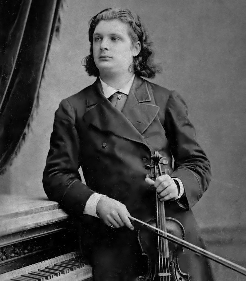 In 1895, Schubert Club welcomed “King of the Violin” Eugène Ysaÿe to St. Paul. He performed at People’s Church, a huge 2500-seat venue which sat below Summit Avenue. Learn more about Ysaÿe and 140 other revered Schubert Club artists in our Artist Archive: schubert.org/artist-archive…