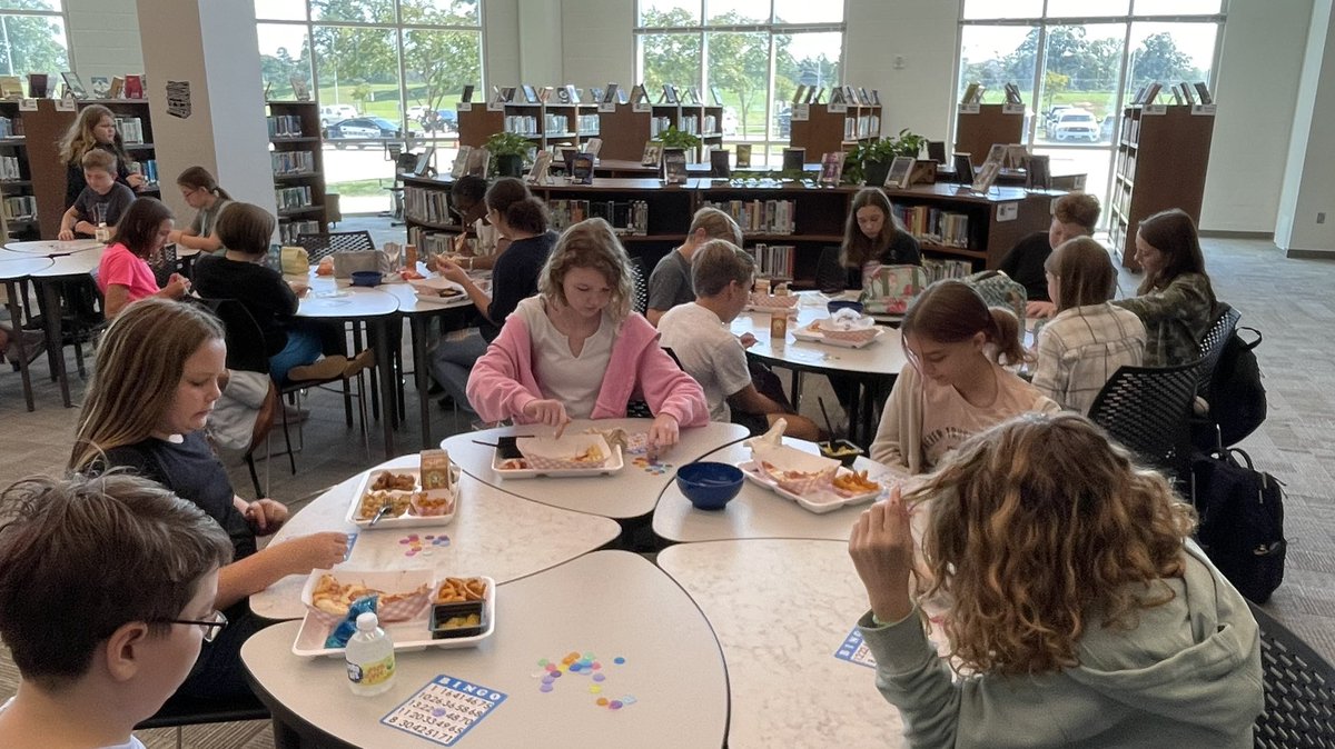 Our Lions enjoyed Lunch time BINGO in the Library today! Food Fun &amp; Prizes! #LoveOurLions #BINGO <a href="/MISD_Libraries/">MISD Libraries</a> @ohjhschoolnews