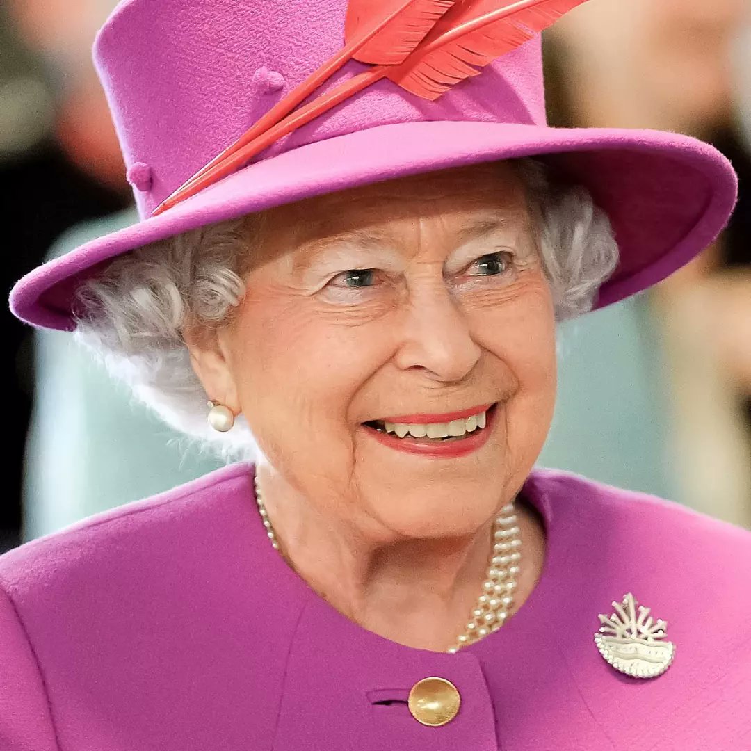 ChloeAnnAhern's tweet photo. #ThankYouForYourService 👑. #ADayInHistory 🇬🇧. Forever our #Queen 👑. #RestInPeaceHerMajestyTheQueen 👸🏻. #ElizabethianAge 👑. #WeWillRemember where we stand as you #StandDown 👑. #GodSaveTheQueen 👑🇬🇧👸🏻. https://t.co/zN2sMyrXBY