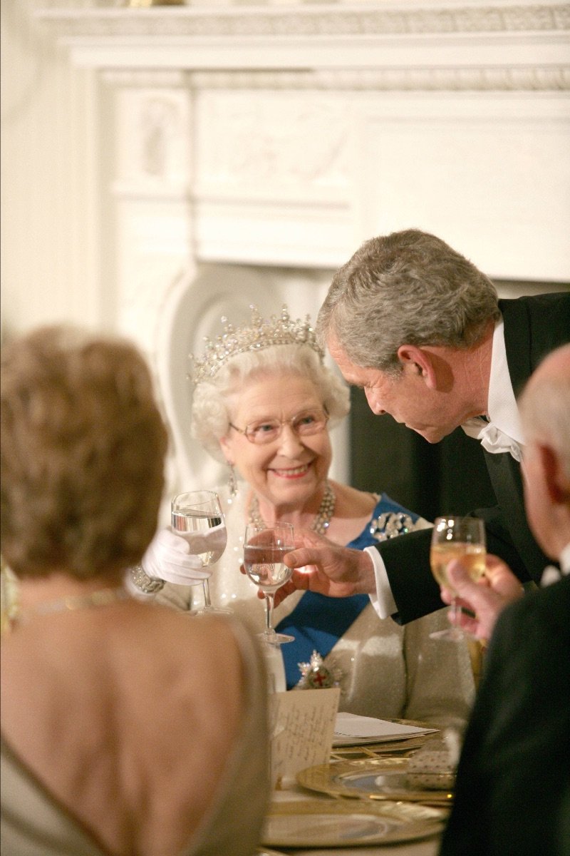 TheBushCenter's tweet photo. "Queen Elizabeth ably led England through dark moments with her confidence in her people and her vision for a brighter tomorrow. Our world benefitted from her steady resolve, and we are grateful for her decades of service as sovereign." - President Bush https://t.co/aG8uVcMaJo https://t.co/FKQnq6ANoh