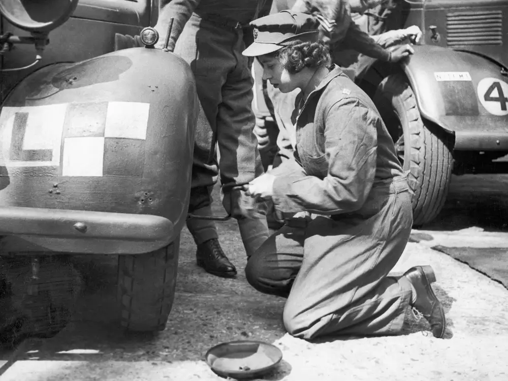 FridaGhitis's tweet photo. During WW II, Elizabeth initially became a truck mechanic to help with the war effort https://t.co/NySWe6yzDG