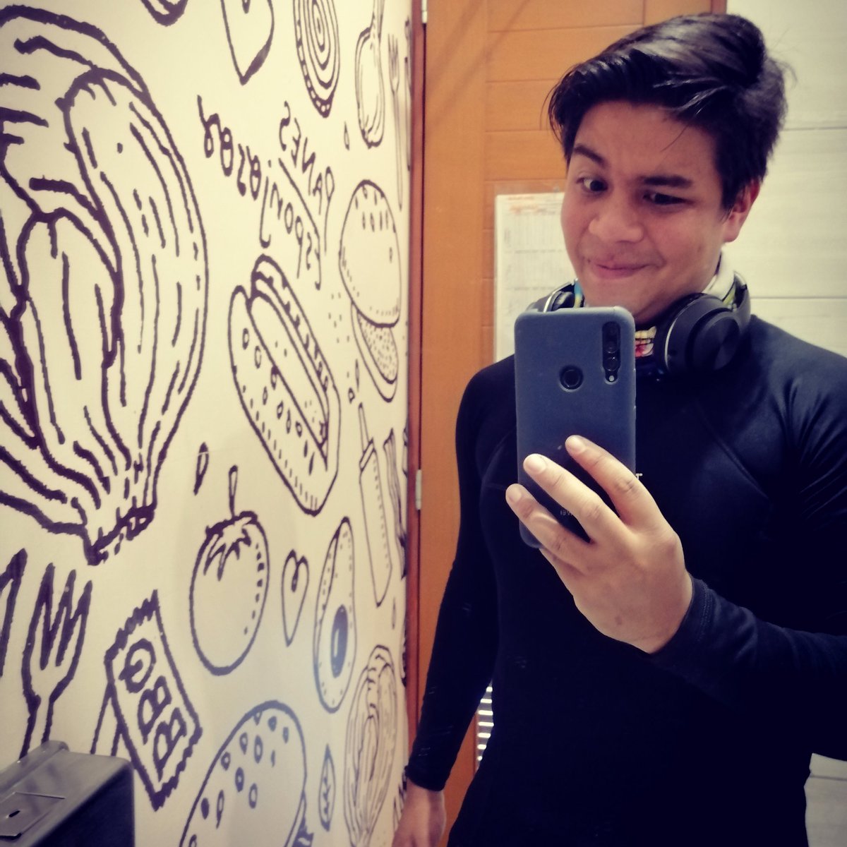 bastienKahn's tweet photo. #NuevaFotoDePerfil https://t.co/L0vBfcivG7