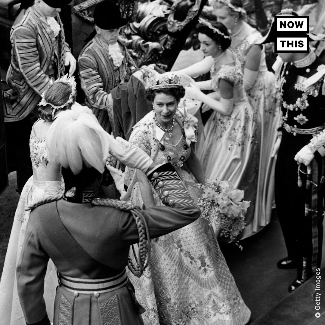 ElamaniTh's tweet photo. ย้อนไปดูพิธีบรมราชาภิเษกของ #QueenElizabeth

วันที่ 2 มิถุนายน พ.ศ. 2496 พิธีนี้เป็นพิธีบรมราชาภิเษกของอังกฤษครั้งแรกและล่าสุดที่มีการถ่ายทอดสดทางโทรทัศน์และมีผู้ชมนับล้าน นอกจากผู้คนประมาณ 3 ล้านคนรวมตัวกันบนถนนในลอนดอนเพื่อดูขบวนจากพระราชวังบัคกิงแฮมไปยังเวสต์มินสเตอร์ https://t.co/ksVIlgPkxg
