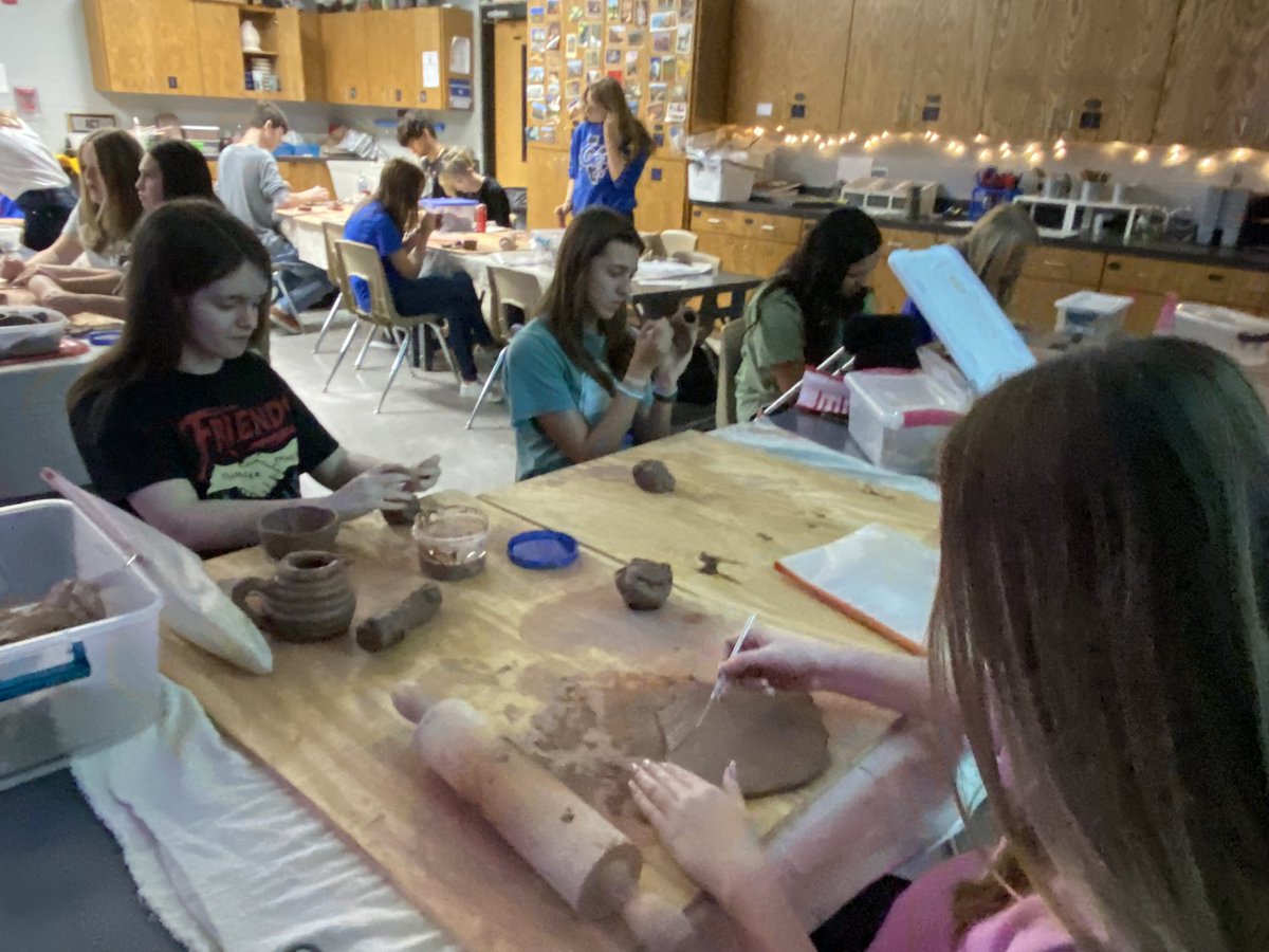GunterTigerArt's tweet photo. Ceramics is loving practicing handbuilding techniques this week! #clay #creativityroars https://t.co/ng6QihTsxs