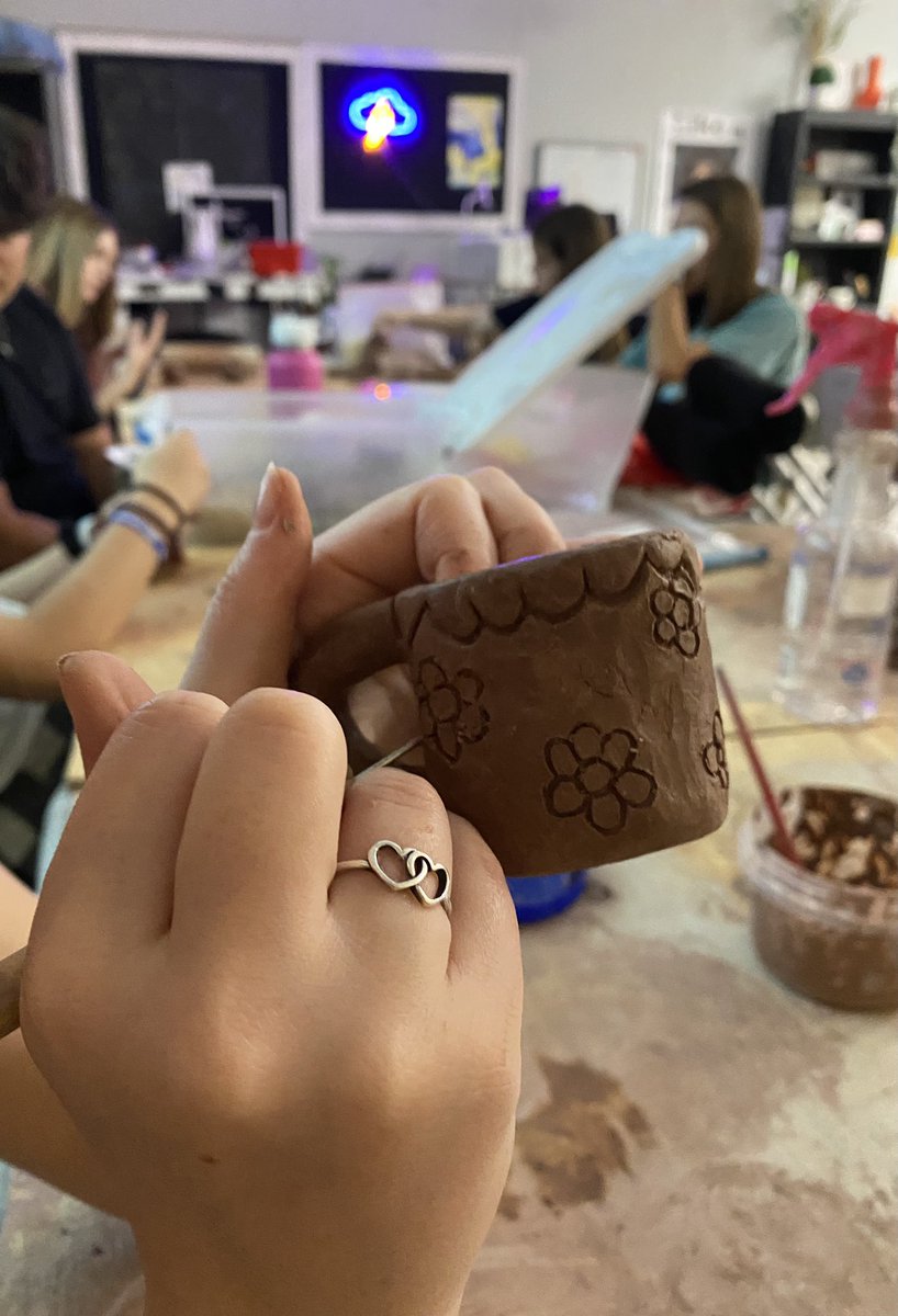 GunterTigerArt's tweet photo. Ceramics is loving practicing handbuilding techniques this week! #clay #creativityroars https://t.co/ng6QihTsxs