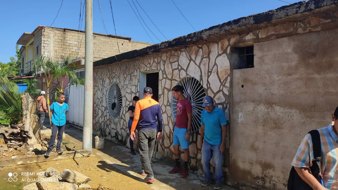#Entérese 📢 || Las brigadas adscritas a (ServiSucre), conjuntamente con SAVES realizan labores de limpieza de aguas servidas en la comunidad de Brasil, sector 3 de la parroquia Altagracia, en el municipio Sucre.

@GPintoVzla
<a href="/Echeverria_psuv/">Santiago Echeverria</a>

#VenezuelaPuebloPróspero