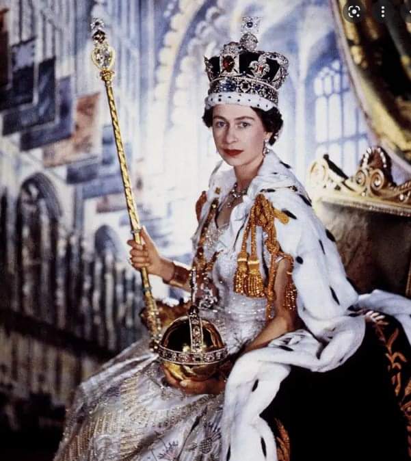 SWWJ's tweet photo. The Society of Women Writers and Journalists mourns the passing of Her Majesty the Queen and thanks her for her seventy years of unflinching and devoted service. 
God Save the King. https://t.co/vpElTxbmUV