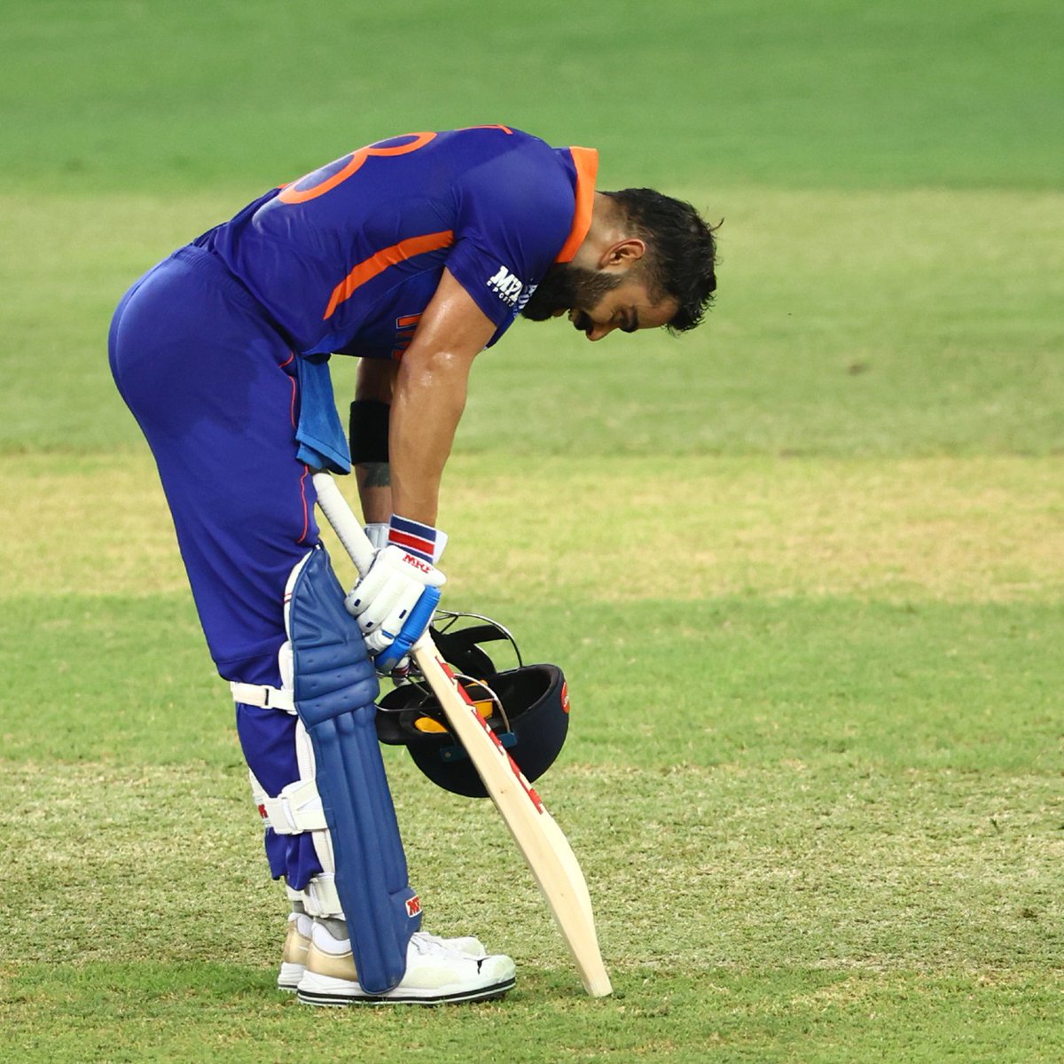 MarvelBuz's tweet photo. Failure gets you stronger 💪
Congrats @imVkohli for the 71st 💯
#AsiaCup #GOAT𓃵 
#ViratKohli𓃵 #INDvsAFG https://t.co/5ERn9KugKo