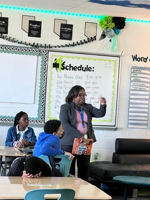 MilkovichMS1's tweet photo. Principal Sorrells reading to Mrs. Mahnic's class on International Literacy Day #BuildingMoreTogether https://t.co/mUuA98nkaK