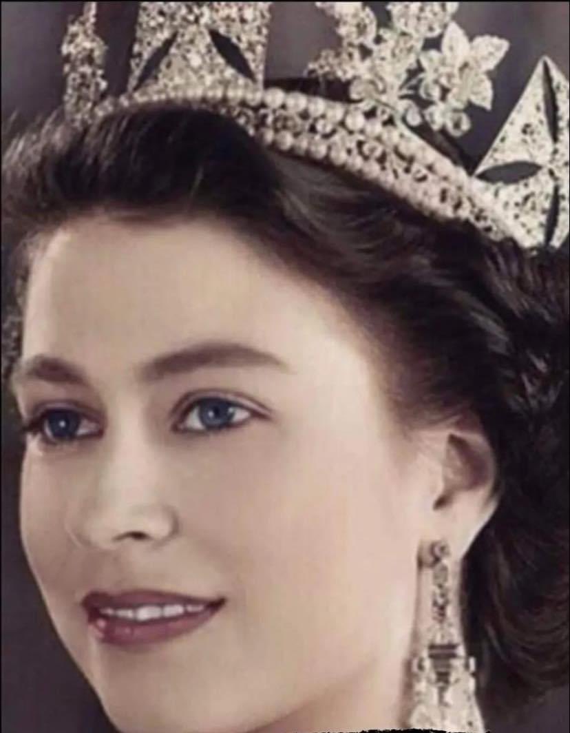 posh49's tweet photo. @donnyosmond So sad Donny god save our queen such a sad day x💕💕😘 https://t.co/XRUbsH1hRX