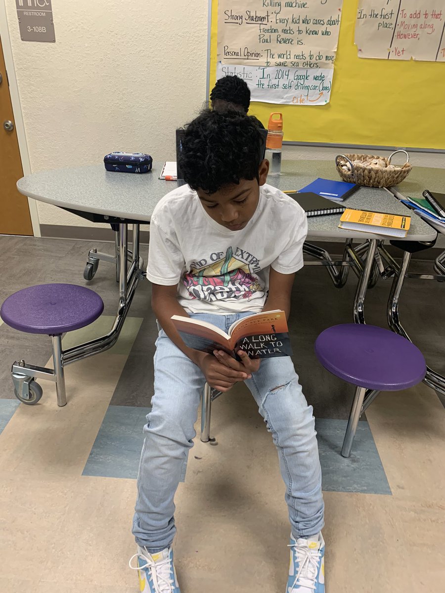 3melissa23's tweet photo. Reading a fabulous book to help us understand the effects of dirty water on the population. #longwalktowater #pbl https://t.co/8dU8fpVxyi