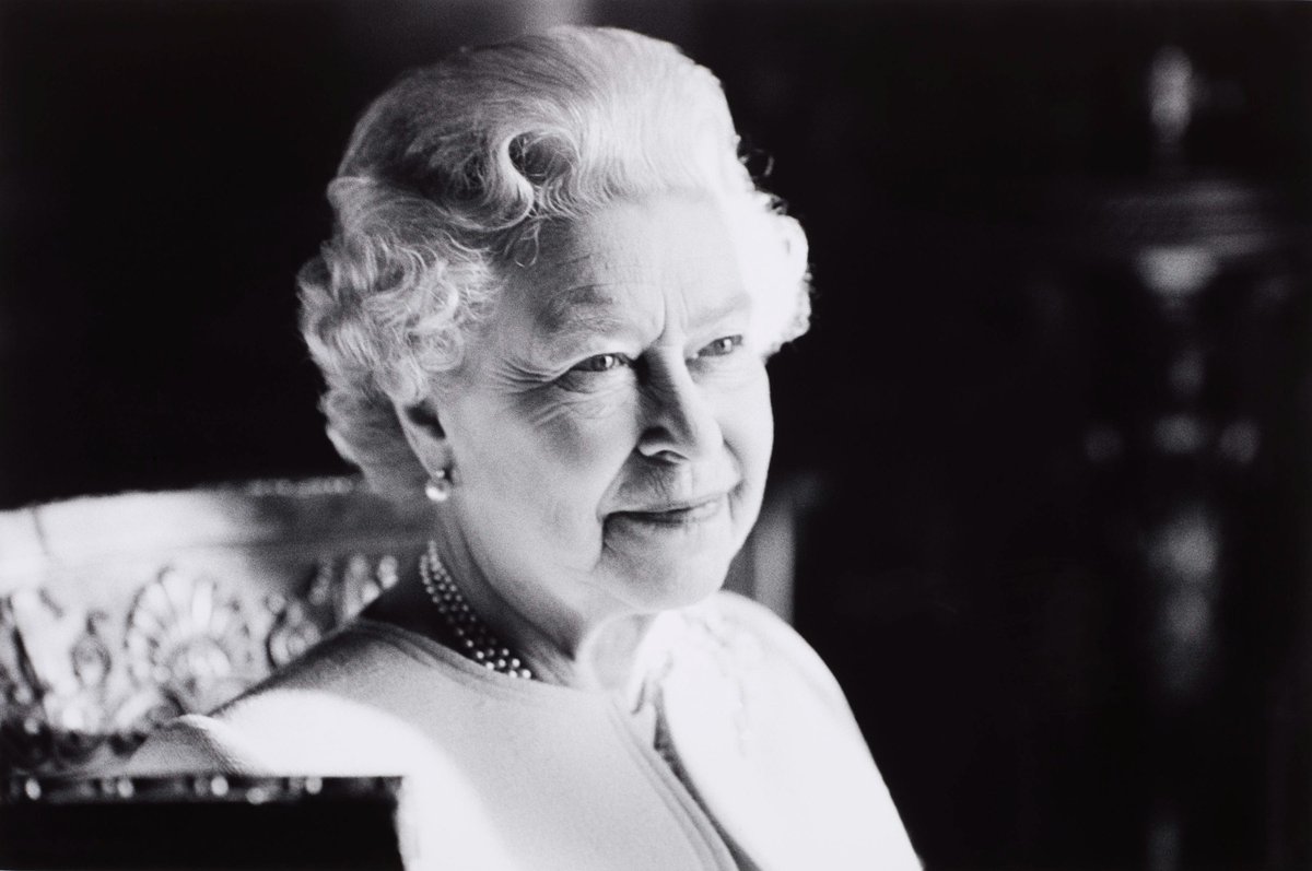 EnglandFootball's tweet photo. We are extremely saddened by the news that Her Majesty, Queen Elizabeth II has passed away. 

All of our thoughts are with the @RoyalFamily at this incredibly difficult time. https://t.co/o93d8F7oQX